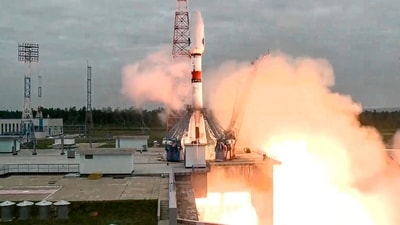 Soyuz-2.1b rocket with the moon lander Luna-25 automatic station takes off from a launch pad at the Vostochny Cosmodrome in the Russia's Far East, on Friday. (AP) Soyuz-2.1b rocket with the moon lander Luna-25 automatic station takes off from a launch pad at the Vostochny Cosmodrome in the Russia's Far East, on Friday. (AP)