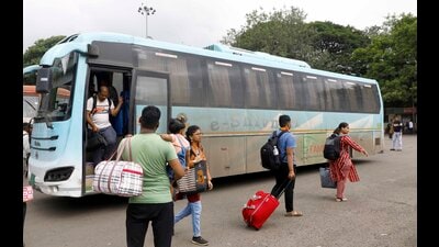 Sixteen E-Shivai buses were added to Pune division fleet and the Pune-Nashik route was launched from August 11. (RAHUL RAUT/ HT PHOTO)
