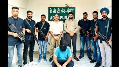 The police team also recovered a pistol and five cartridges from the possession of the accused, Gopi Dallewalia. Gopi was convicted in four criminal cases and a proclaimed offender in a murder case at Goraya in 2016. The police team also recovered a pistol and five cartridges from the possession of the accused, Gopi Dallewalia. Gopi was convicted in four criminal cases and a proclaimed offender in a murder case at Goraya in 2016.