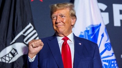 FILE PHOTO: Former U.S. President and Republican presidential candidate Donald Trump greets the crowd during a campaign rally in Windham, New Hampshire, U.S., August 8, 2023. (REUTERS)