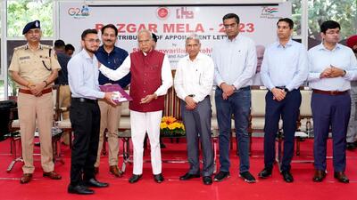 UT administrator Banwarilal Purohit handing out appointment letters to recruits at the Chandigarh Housing Board office in Sector 9. (HT Photo)