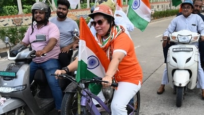 The Union minister of state for external affairs and culture of India was seen on a bicycle with the tricolour during the Har Ghar Tiranga campaign in the national capital. (Vipin Kumar/HT Photo) The Union minister of state for external affairs and culture of India was seen on a bicycle with the tricolour during the Har Ghar Tiranga campaign in the national capital. (Vipin Kumar/HT Photo)