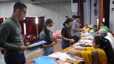 Uttarakhand minister said, “It will be a big gift for the students who have had Hindi as their medium of education.” A file pic of students during MBBS councelling. (Keshav Singh/HT) Uttarakhand minister said, “It will be a big gift for the students who have had Hindi as their medium of education.” A file pic of students during MBBS councelling. (Keshav Singh/HT)