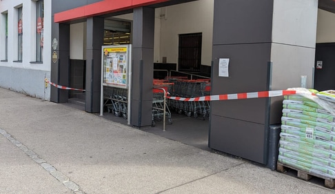 The supermarket was temporarily closed after a erection causing spider was spotted inside. (feuerwehr-krems) The supermarket was temporarily closed after a erection causing spider was spotted inside. (feuerwehr-krems)