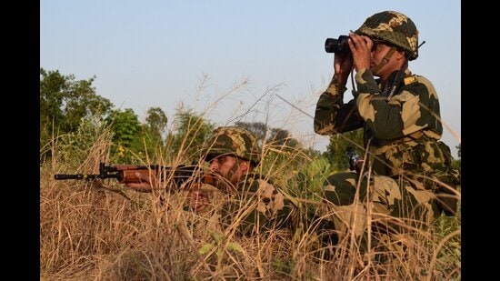 An intruder from Pakistan was shot dead by the Border Security Force (BSF) personnel as he tried to sneak into the Indian territory near Thehkalan village of Tarn Taran district on Friday morning. (File photo)