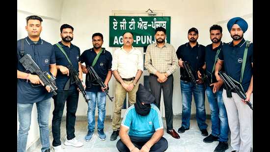 The police team also recovered a pistol and five cartridges from the possession of the accused, Gopi Dallewalia. Gopi was convicted in four criminal cases and a proclaimed offender in a murder case at Goraya in 2016.