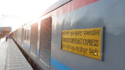 Minutes after the train departed from Anand Vihar Terminal, the light went off in B1 and B2 coaches. (File Image) Minutes after the train departed from Anand Vihar Terminal, the light went off in B1 and B2 coaches. (File Image)