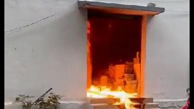 Fire broke out at Bruhat Bengaluru Mahanagara Palike (BBMP) head office, in Bengaluru on Friday. (ANI) Fire broke out at Bruhat Bengaluru Mahanagara Palike (BBMP) head office, in Bengaluru on Friday. (ANI)
