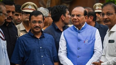 Lieutenant Governor of Delhi, Vinai Kumar Saxena along with Delhi Chief Minister Arvind Kejriwal. (Hindustan Times) Lieutenant Governor of Delhi, Vinai Kumar Saxena along with Delhi Chief Minister Arvind Kejriwal. (Hindustan Times)