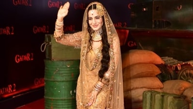 Ameesha Patel looked stunning in a sequinned beige and golden sharara at the Gadar 2 screening. She looked no less than a bride with heavy traditional jewellery.&nbsp; 
