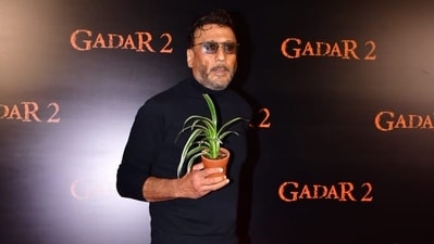 Jackie Shroff brought a plant as a gift as usual at the premiere of Gadar 2 in Mumbai on Friday. He has worked with Sunny Deol in films like Border, Tridev and many more.&nbsp; 