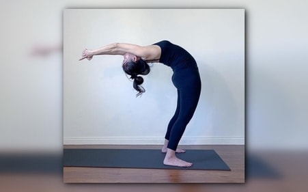 Hasta Uttanasana or Hastottanasana or raised arm yoga pose (Instagram/@nikkiwellsyoga) Hasta Uttanasana or Hastottanasana or raised arm yoga pose (Instagram/@nikkiwellsyoga)