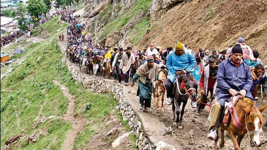 After performing “Chhari Pujan” at Dashnami Akhara, Srinagar, on “Nag Panchami” on August 21, Giri will carry the holy mace to the Amarnath cave shrine to have “darshan” early morning on “Shravan Purnima” on August 31. (HT File Photo)