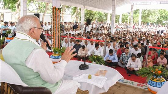Haryana chief minister (CM) Manohar Lal Khattar addressing people during a “Jan Samwad” (public outreach programme) in Radaur sub-division in Yamunanagar on Saturday. (HT Photo)