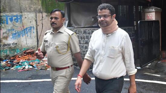 While opposing his plea, the Economic Offences Wing (EOW) had claimed that documents which had been submitted for sanctioning the contract of Jumbo Covid Centres at Dahisar and Worli were forged. It is alleged that the firm M/s. Lifeline Hospital Management Services (LHMS), was established on June 26, 2020, but it was not registered. (HT PHOTO)