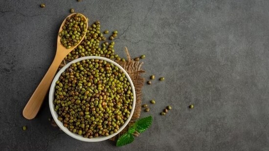 The immunomodulatory effect of mung beans is mainly attributed to antioxidant properties of flavonoids and phenolic compounds. These antioxidants help neutralize harmful free radicals in the body, reducing oxidative stress and supporting immune function.&nbsp;(Freepik)