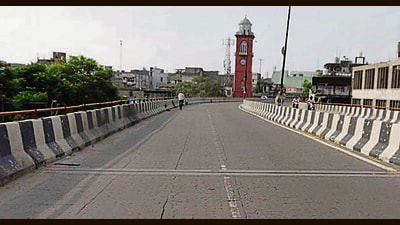 A damaged expansion joint over Jagraon bridge elevated road in Ludhiana. (HT PHOTO) A damaged expansion joint over Jagraon bridge elevated road in Ludhiana. (HT PHOTO)