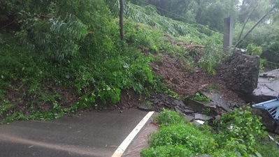 Himachal Pradesh police alerts against unessential travel amid landslides, rockslides (Photo by Twitter/ani_digital) Himachal Pradesh police alerts against unessential travel amid landslides, rockslides (Photo by Twitter/ani_digital)
