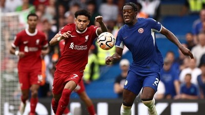 Liverpool's Colombian midfielder Luis Diaz vies with Chelsea's French defender Axel Disasi. (AFP) Liverpool's Colombian midfielder Luis Diaz vies with Chelsea's French defender Axel Disasi. (AFP)