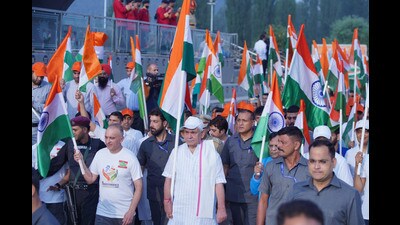 Jammu and Kashmir lieutenant governor Manoj Sinha during a Tiranga rally on the banks of Dal Lake in Srinagar on Sunday. (HT Photo)