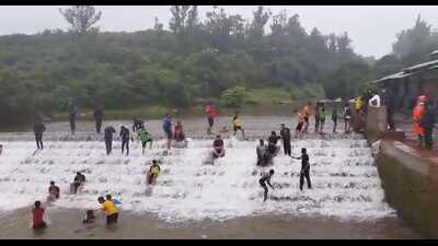 Rush at a tourist spot in Mahabaleshwar. (HT PHOTO)