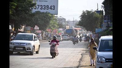Tourists flock to scenic resorts in Mulshi and Konkan, especially during weekends and holidays and they have no option but to travel through Bhugaon. (HT PHOTO) Tourists flock to scenic resorts in Mulshi and Konkan, especially during weekends and holidays and they have no option but to travel through Bhugaon. (HT PHOTO)
