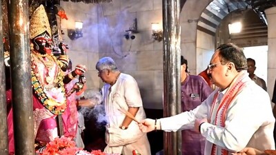 BJP national president JP Nadda offering prayers at Dakshineswar Kali Temple in Kolkata on Sunday. (ANI) BJP national president JP Nadda offering prayers at Dakshineswar Kali Temple in Kolkata on Sunday. (ANI)