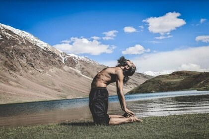 Ustrasana (Grand Master Akshar) Ustrasana (Grand Master Akshar)