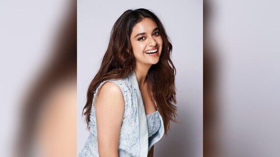 With the help of hairstylist Swapnil Kashid, Keerthy styled her lush locks into messy waves and left them open in the middle, cascading beautifully down her shoulders.(Instagram/@keerthysureshofficial)