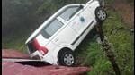 On Sunday night, a resident of Ward-7 lost control of his car and it fell on the roof of the house.