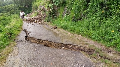 Cracks have developed in the road after heavy rains in Pauri district’s Yamkeshwar area in Uttarakhand. (Hindustan Times) Cracks have developed in the road after heavy rains in Pauri district’s Yamkeshwar area in Uttarakhand. (Hindustan Times)