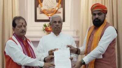 A BJP delegation, headed by the party’s Bihar state president Samrat Choudhary and leader of Opposition Vijay Kumar Sinha, met governor Rajendra Vishwanath Arlekar at the Raj Bhawan on Sunday. (HT Photo) A BJP delegation, headed by the party’s Bihar state president Samrat Choudhary and leader of Opposition Vijay Kumar Sinha, met governor Rajendra Vishwanath Arlekar at the Raj Bhawan on Sunday. (HT Photo)