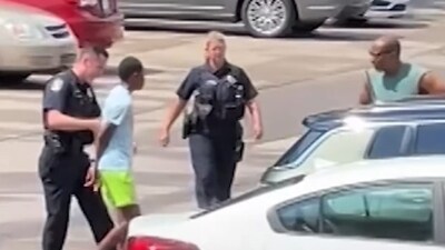 Screenshot of a video of the incident (Twitter) Screenshot of a video of the incident (Twitter)