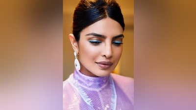 Incorporate the blue shade of the Ashok chakra in your August 15 makeup by taking inspiration from Priyanka Chopra. To achieve the makeup look, define brows with an eyebrow pencil, choose a blue eyeliner to draw a wing, a shimmering nude-toned mauve eye shadow for the upper eyelids, mascara for the lashes, and a light berry-toned glossy lip shade. Use light rouge and highlighter to give the finishing touch. (Instagram) Incorporate the blue shade of the Ashok chakra in your August 15 makeup by taking inspiration from Priyanka Chopra. To achieve the makeup look, define brows with an eyebrow pencil, choose a blue eyeliner to draw a wing, a shimmering nude-toned mauve eye shadow for the upper eyelids, mascara for the lashes, and a light berry-toned glossy lip shade. Use light rouge and highlighter to give the finishing touch. (Instagram)