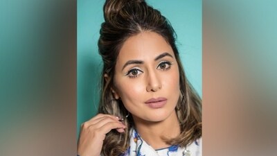 You can take inspiration from Hina Khan's makeup in this photo shoot to add the white shade from the tricolour in your August 15 glam. Use a black and a white eyeliner to make a bold double wing on your upper eyelids. Highlight with mascara, mauve lip shade, darkened brows, shimmering blush, and a dewy base. (Instagram) You can take inspiration from Hina Khan's makeup in this photo shoot to add the white shade from the tricolour in your August 15 glam. Use a black and a white eyeliner to make a bold double wing on your upper eyelids. Highlight with mascara, mauve lip shade, darkened brows, shimmering blush, and a dewy base. (Instagram)