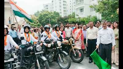 Mukesh Meshram flagging off the bikers’ rally in Lucknow on Monday. (HT) Mukesh Meshram flagging off the bikers’ rally in Lucknow on Monday. (HT)