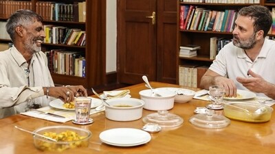 Congress leader Rahul Gandhi hosts lunch for vegetable vendor Rameshwar Congress leader Rahul Gandhi hosts lunch for vegetable vendor Rameshwar