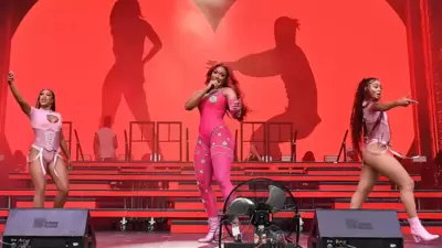 She rocked the stage with ‘Don’t Stop', ‘NDA’, ‘Body’, and many more of her popular hits.
