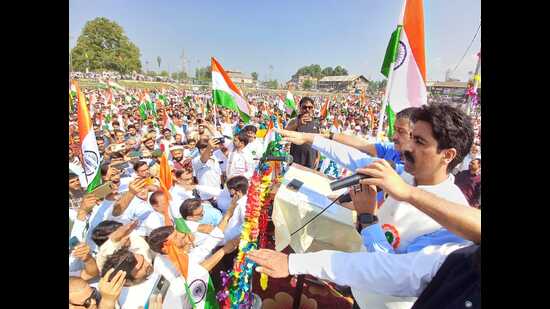 Anantnag deputy commissioner Syed Fakhruddin Hamid at a Tiranga Rally. (Waseem Andrabi/HT)