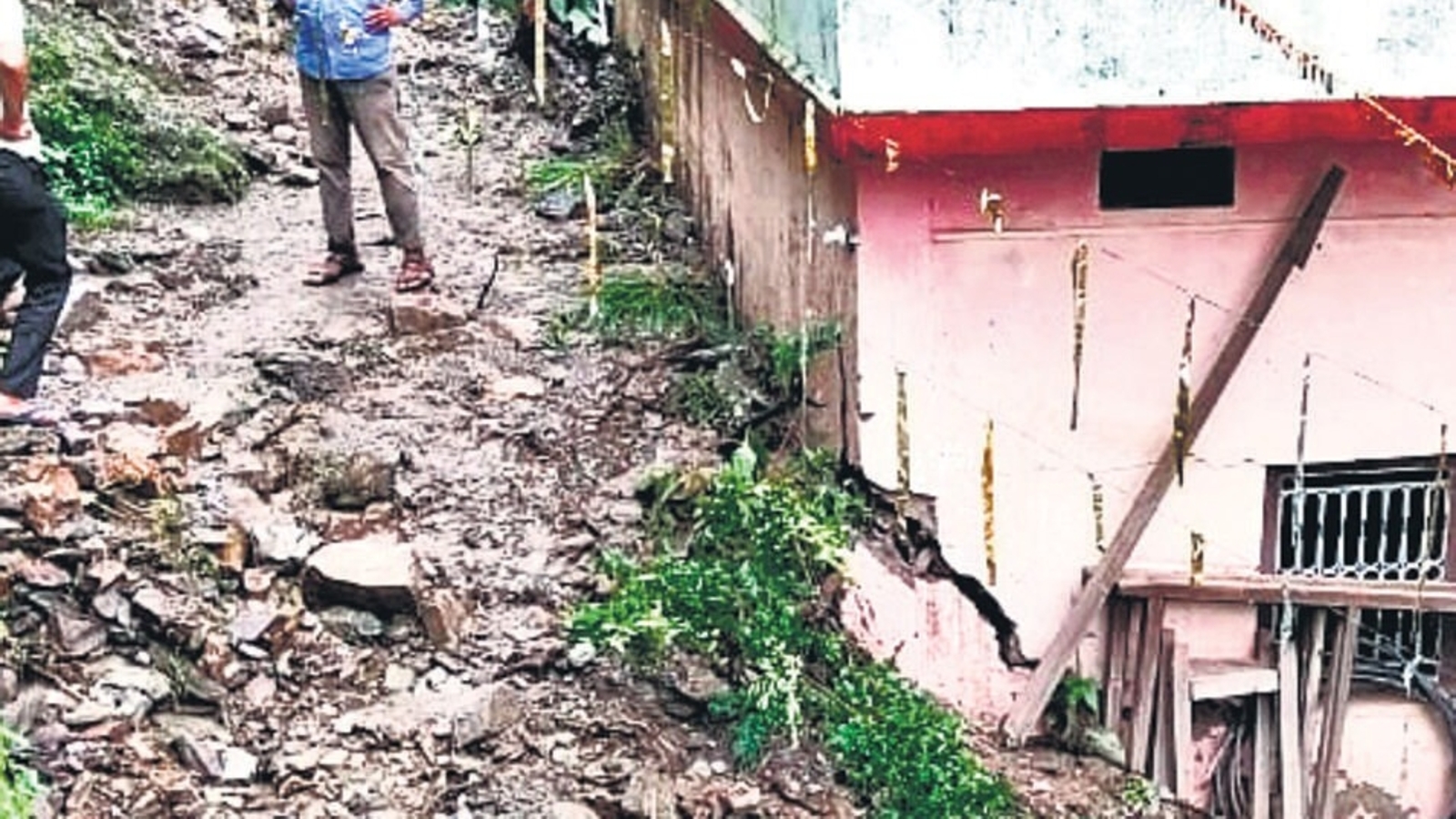 Uttarakhand: 1 dead, 4 fear trapped under debris after landslide hits Pauri camp | Latest News India - Vimarsana News