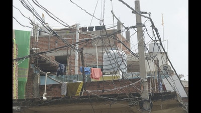 A week after the electricity department snapped illegal electricity connections, these have returned yet again on Kanawani floodplain area in Ghaziabad. (Sakib Ali/ HT Photo) A week after the electricity department snapped illegal electricity connections, these have returned yet again on Kanawani floodplain area in Ghaziabad. (Sakib Ali/ HT Photo)