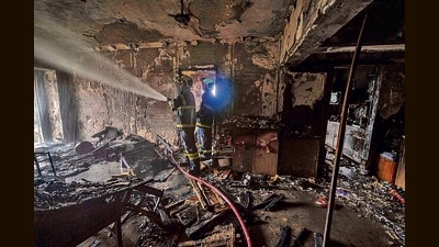 Mumbai, India - Aug. 15, 2023: One dead and one injured in a level 1 fire at Santacruz west area in Mumbai, India, on Tuesday, August 15, 2023. (Photo by Satish Bate/ Hindustan Times) (Hindustan Times) Mumbai, India - Aug. 15, 2023: One dead and one injured in a level 1 fire at Santacruz west area in Mumbai, India, on Tuesday, August 15, 2023. (Photo by Satish Bate/ Hindustan Times) (Hindustan Times)