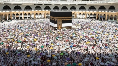 Kashmir’s Mudasir Dar makes global waves with world’s tiniest painting of Kaaba (Photo by Abdulghani BASHEER / AFP) Kashmir’s Mudasir Dar makes global waves with world’s tiniest painting of Kaaba (Photo by Abdulghani BASHEER / AFP)