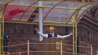 Prime Minister Narendra Modi addresses the nation as he delivers his 10th consecutive speech from Red Fort on the 77th Independence Day. (Hindustan Times)