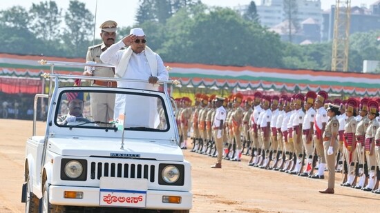 Karnataka CM invokes Gandhi, Nehru in Independence Day speech.