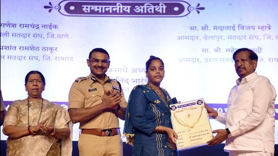 Navi Mumbai Police return stolen goods, during Return of Stoeln Property program, in which total of Rs. 5.41 Crores of stolen goods were handed over to its respective owners, at CIDCO Auditorium ,Vashi in Navi Mumbai, India, on Monday, August 14, 2023. (Bachchan Kumar/ HT PHOTO)