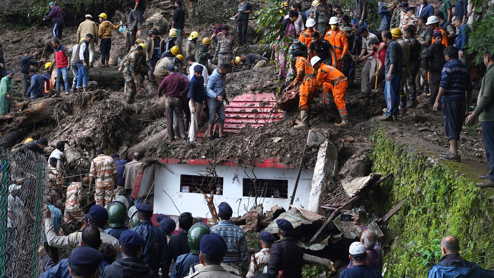 Over 60 dead as heavy rainfall continues in Himachal; Shimla, Mandi worst-hit | Latest News India - Vimarsana News