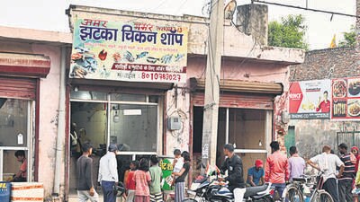 A meat shop reopened on the Sector 9 road near Pataudi Chowk in Gurugram on Wednesday. (Parveen Kumar/HT Photo) A meat shop reopened on the Sector 9 road near Pataudi Chowk in Gurugram on Wednesday. (Parveen Kumar/HT Photo)