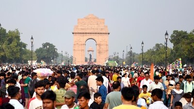 New Delhi, Aug 15 (ANI): People throng near India Gate on the occasion of the 77th Independence Day in New Delhi on Tuesday. (ANI Photo/ Ayush Sharma) (Ayush Sharma) New Delhi, Aug 15 (ANI): People throng near India Gate on the occasion of the 77th Independence Day in New Delhi on Tuesday. (ANI Photo/ Ayush Sharma) (Ayush Sharma)