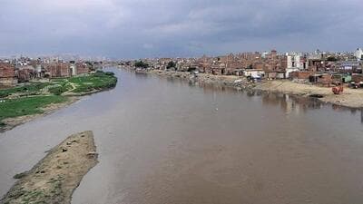 According to the reports from the Irrigation Department, the Hindon river’s water level at the Ghaziabad barrage on Wednesday was 198.95 metres , well below its danger level of 205.08 metres (HT Photo) According to the reports from the Irrigation Department, the Hindon river’s water level at the Ghaziabad barrage on Wednesday was 198.95 metres , well below its danger level of 205.08 metres (HT Photo)
